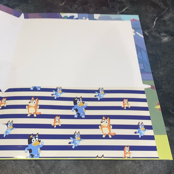 Bluey Folder - Picture 2 of 3